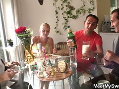 Beauté, Blonde, Plantureuse, Mature, Maman, Chatte, Belle mère, Adolescente