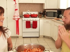 Sucer une bite, Brunette brune, Queue, Doigter, Hd, Léchez, Actrice du porno, Tatouage