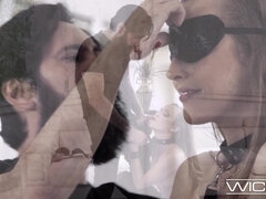 Stor pik, Blondine, Pik sutte, Langt ned i halsen, Fødder, Give finger, Læder, Spanking