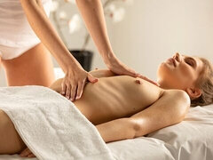 Brunett, Fingering, Handjobb, Lesbisk, Slick, Massage, Fitta, Mager