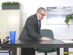 Brunetka, Vlasaté, Podpatky, Výprask, Kancelář, Pička, Realita, Zrzavé