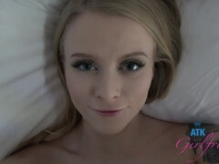 In den arsch, Blasen, Besamung, Fingern, Freundin, Muschi, Rasiert, Titten