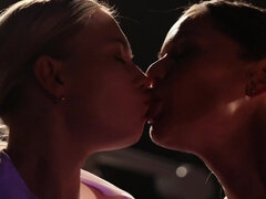 Blondýna, Brunetka, Prstění, Hd, Lesbické, Výprask, Přírodní prsa, Švédská rojka