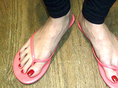 Angela sumptuous Toes red-Tips In FlipFlops