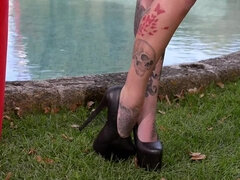 Talons, Insertion, Lingerie, Piercing, Piscine, Rasée, Tatouage, Nénés