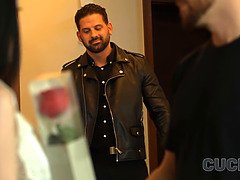 Brunetka, Cuckold, Hd, Manžel, Přírodní, Přírodní prsa, Pička, Vyholené