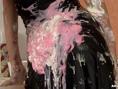 Combattimento tra donne, Cibo, Raso, Bagnata