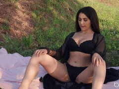 Baben, Stora tuttar, Brunett, Dildo, Italiensk, Naturlig, Fitta, Solo