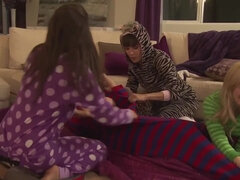 Blonde, Brunette brune, Groupe, Poilue, Hd, Lesbienne, Tatouage, Adolescente