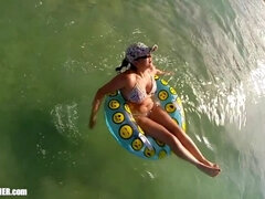 Spiaggia, Tette grandi, Bikini, Brunetta, Tettona, Europea, Naturale, Tette naturali