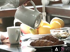 Grosser arsch, Grosser schwanz, Kehlenfick, Hd, Natürlichen titten, Muschi, Schreiend, Titten