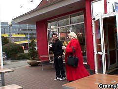 Gros seins, Sucer une bite, Mamie, Femme au foyer, Énorme, Mature, Réalité, Épouse