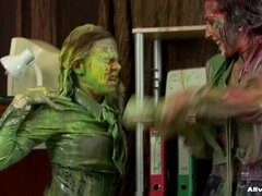 Brunette, Katte slåskamp, Påklædt sex, Kvinde, Briller, Kontor, Bryster, Våd