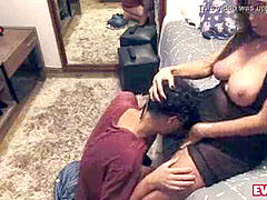 No final de semana passado, encontrei com um amigo meu vizinho aqui de casa e chamei ele pra conhecer meu quarto, olha s� o que aconteceu com esse mol