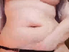 Blonde, Plantureuse, Fétiche, Mère que j'aimerais baiser, Seins naturels, Fumer, Solo, Nénés