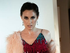 Stora tuttar, Avsugning, Brunett, Kysser, Milf, Stockings, Strippning, Tatuering