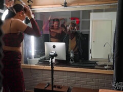 Rumpa, Avsugning, Doggystyle, Mellanrasig, Shemale, Kort hår, Slampa, Tatuering