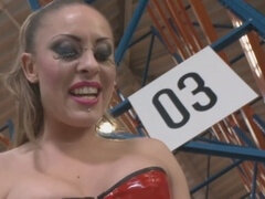 Kötözés – fegyelmezés, Csoport, Buli