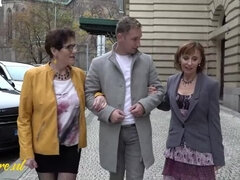 Stora tuttar, Avsugning, Doggystyle, Granny, Mogen, Fitta, Trekant, Voyeur