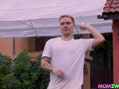 Grote mammen, Blond, Pijpbeurt, Gezin, Dominante vrouw, Hardcore, Moeder die ik wil neuken, Kut duiken