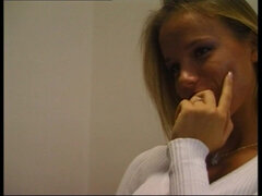 18 ans, Anal, Sucer une bite, Tromperie, Tir de sperme, Nue, Petite femme, Nénés