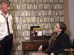 Britannique, Brunette brune, Éjaculation interne, Mère que j'aimerais baiser, Bureau, Réalité, Grande, Nénés