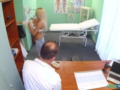 Amatör, Avsugning, Creampie, Doktor, Doggystyle, Fingering, Sjuksköterska, Pov