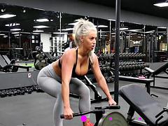 Velik kurac, Zunanji izliv, Dekle drka tiča