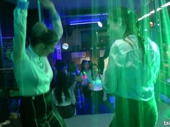 Dansende, Hårdt, Onani, Orgie, Fest, Pornostjerner, Skolepige, Swingers