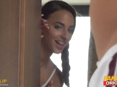 Iso kulli, Ruskeahiuksinen, Lukio, Söpö, Syväkurkku, Pillu, Ratsastaa, Ajeltu