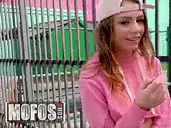 Amateur, Sucer une bite, Brunette brune, De plein air, Petite femme, Rasée, Adolescente