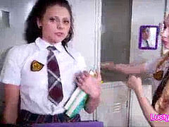 Diákotthon, Ujjazás, Leszbikus, Érett feleség, Fenekelés, Tini