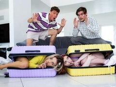 18 χρονον, Πρωκτικό, Μεγάλος πούτσος, Σε στάση σκύλου στα τέσσερα, Κουαρτέτο, Φυσικά βυζιά, Έφηβος, Βυζιά