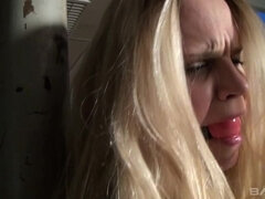 Blondinka, Fetiš, Samozadovoljevanje, Igrače