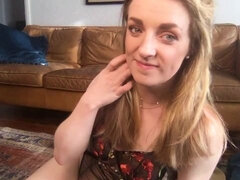 Kutya póz, Tátongó, Kézimunka, Fehérnemű, Maszti, Érett feleség, Egyedül, Web kamera