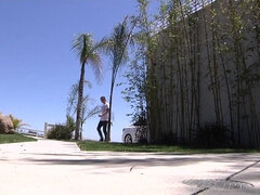 Duży tyłek, Duże cycki, Obciąganie, Brunetka, Wytrysk, Hardcore, Mamuśka