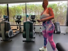 Velký zadek, Velké péro, Blondýna, Dávení penisem, Hd, Mezirasové, Tetování, Webkamera