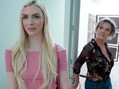 Blondine, Hundestilling, Kkm, Slikning, Mor jeg gerne vil kneppe, Fisse, Tatovering, Trekant