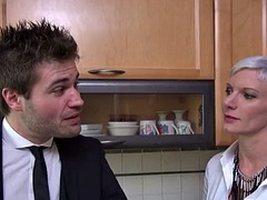 Anaal, Pijpbeurt, Frans, Hardcore, Rijpe lesbienne, Moeder die ik wil neuken, Kort haar, Tieten likken