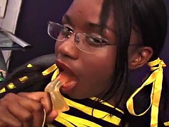 Ébenfekete, Csókolózás, Maszti, Nézőpont, Titkárnő, Egyedül, Tini, Játékszerek