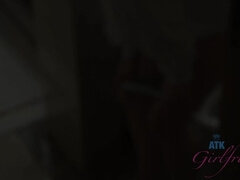 Amateur, Cuarto de baño, Morena, Penetracion con dedos, Novia, Masturbación, Coño, Falda