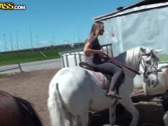 Amateur sex behind the horse-barn