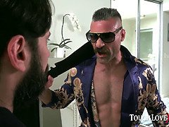 Grosser schwanz, Blasen, Latina, Lecken, Natürlichen titten, Muschi, Realität, Dürr