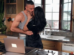 Fafanje, Obrazno, Gagging, Latinka, Naravne joške, Grobo, Kratki lasje, Mokra