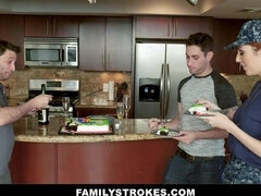 Stor kuk, Stora tuttar, Avsugning, Sperma i munnen, Man, Mogen, Milf, Porrstjärnor