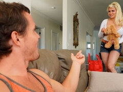 Tekintélyes didik, Szőke, Szájba élvezés, Kézimunka, Érett feleség, Leborotvált, Sztrippelés, Mellbe dugás