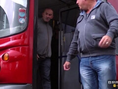 Grosse titten, Schwarz, Blasen, Aufs gesicht abspritzen, Frau frau mann, Fingern, Muschi, Realität