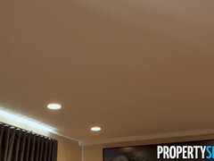 Grosse titten, Blasen, Braunhaarige, Vollbusig, Französisch, Hardcore, Realität, Jungfrau