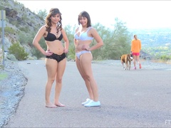 Taniec, Całować, Masaż, Masturbacja, Orgazm, Publiczny, Solo