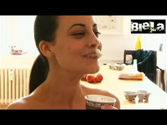 Ruskeahiuksinen, Eroottinen, Itsetyydytys